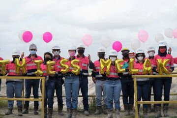 Melak sports pink shirts supporting D&I